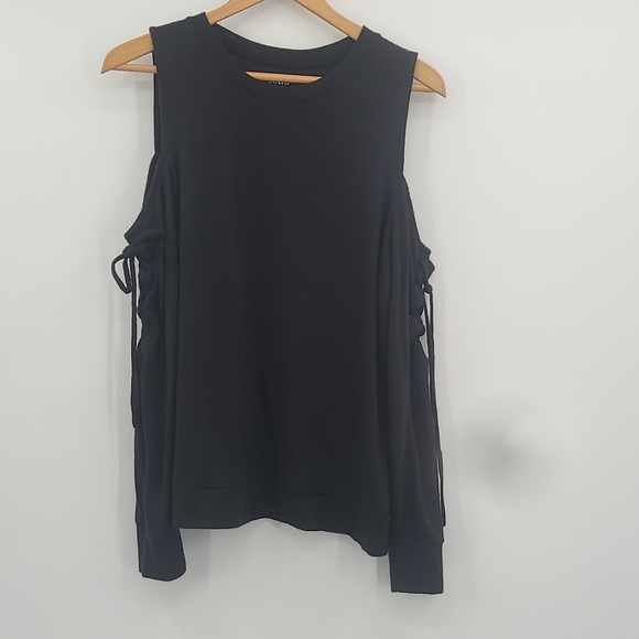 Soho New York & Company Black Cold Shoulder Top - Picture 1 of 8